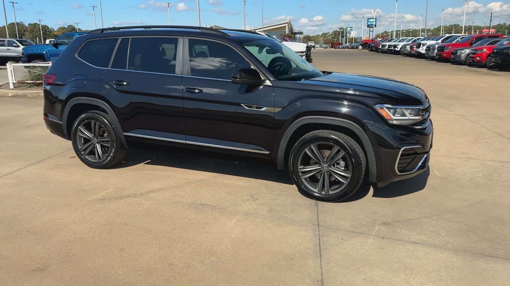 2021 Volkswagen Atlas V6 SE Technology R-Line photo 2