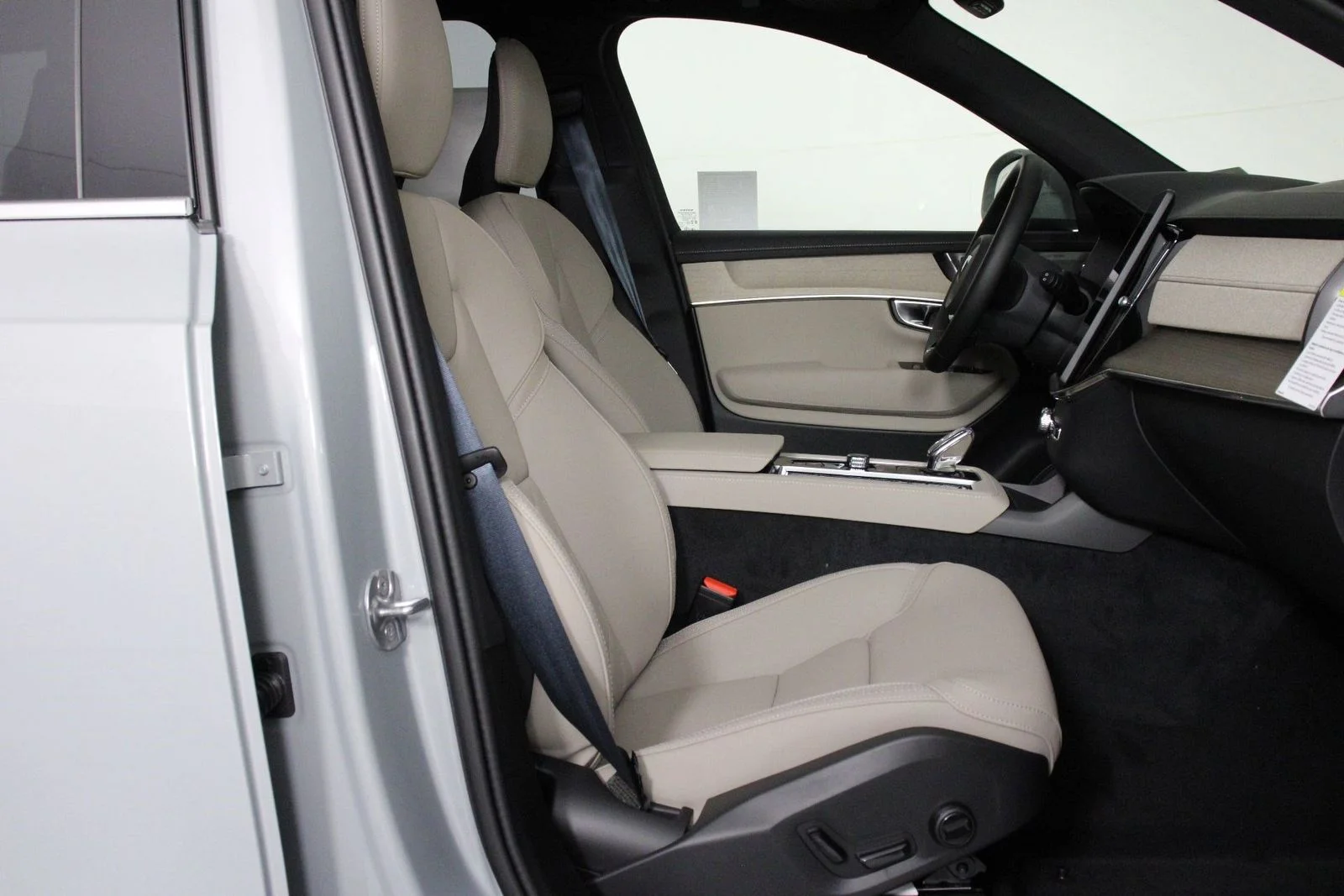 2026 Volvo XC90 Plus - Photo 10