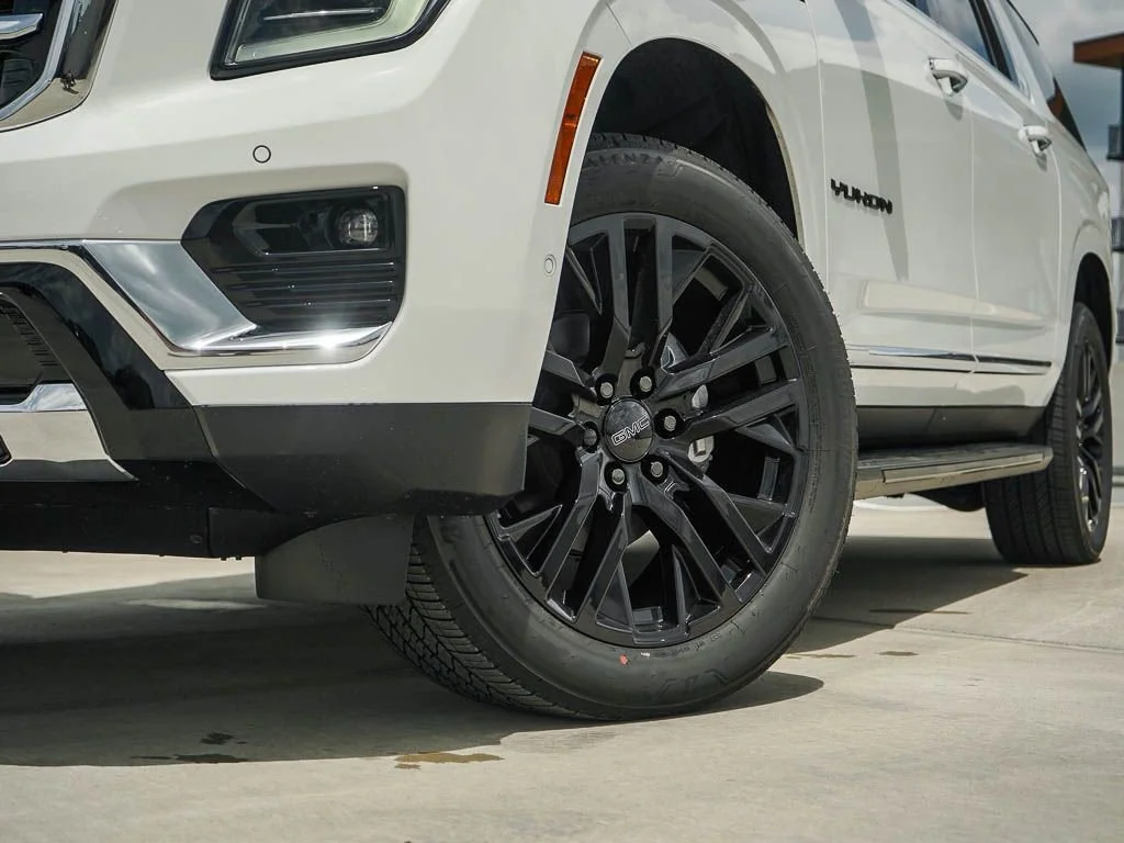 New 2026 Summit White GMC Elevation image 6