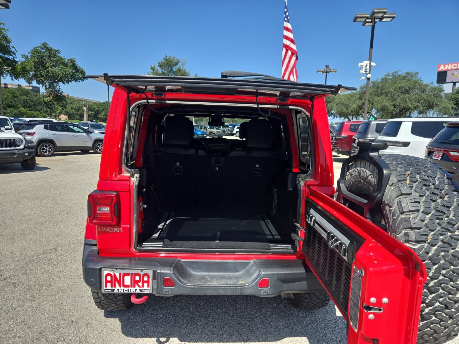 Used 2019 Firecracker Red Clearcoat Jeep Rubicon image 12