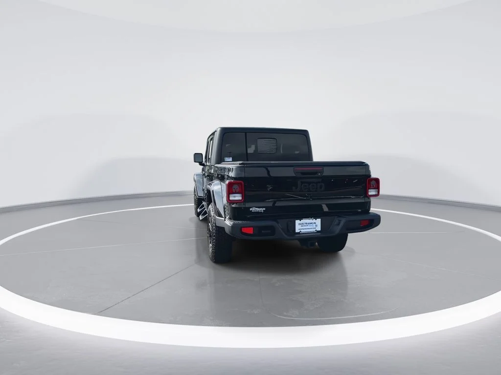 Used 2022 Black Jeep Altitude image 7