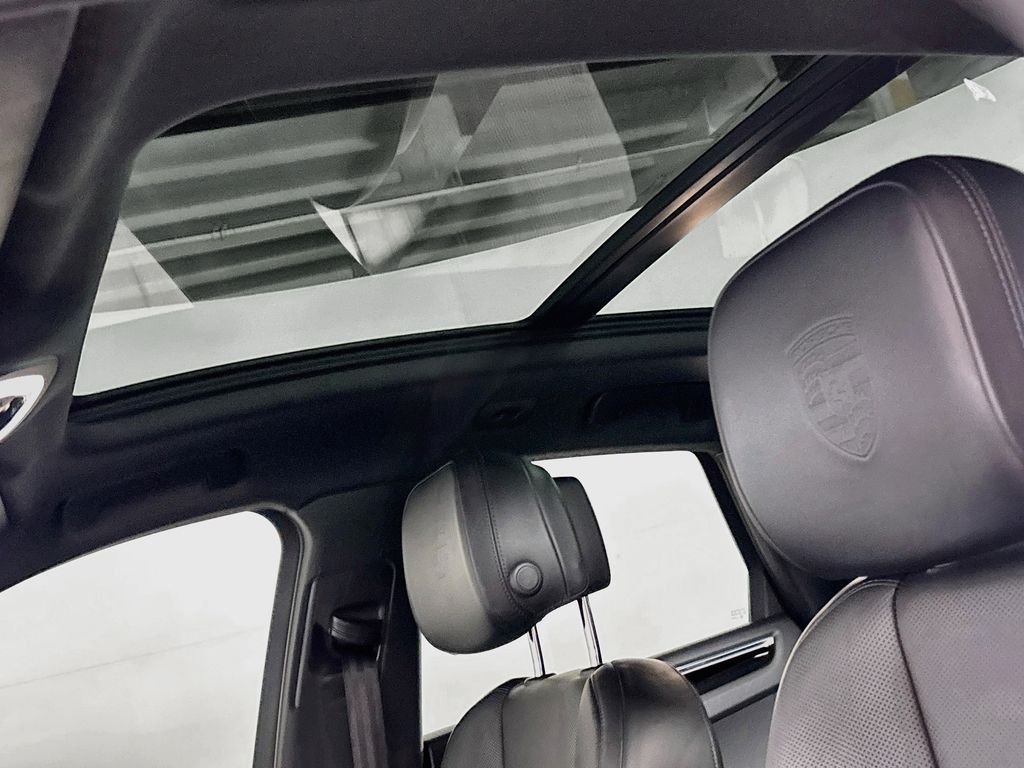 Used 2020 White Porsche Base image 19