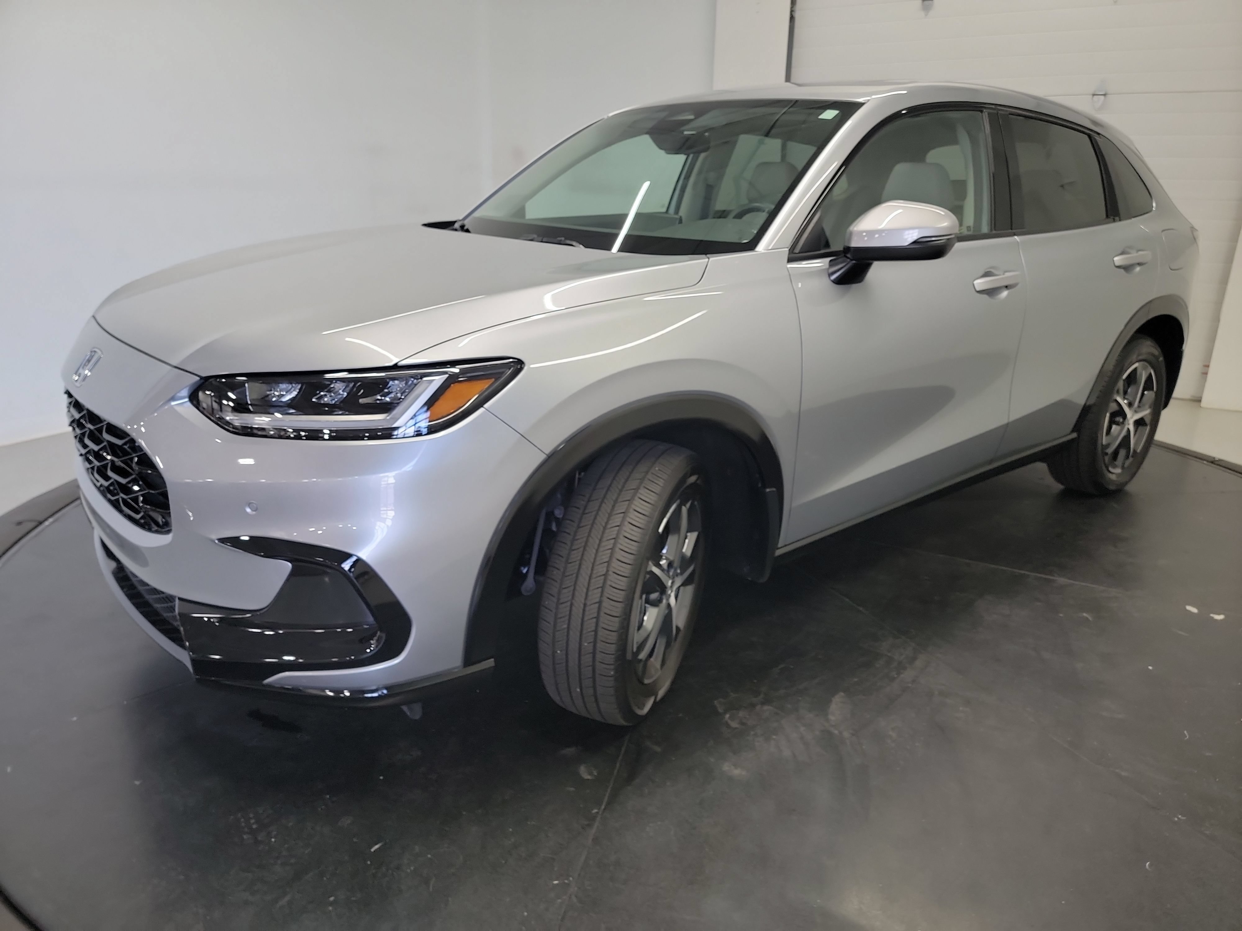 Certified Used 2025 Lunar Silver Metallic Honda AWD EX-L image 3