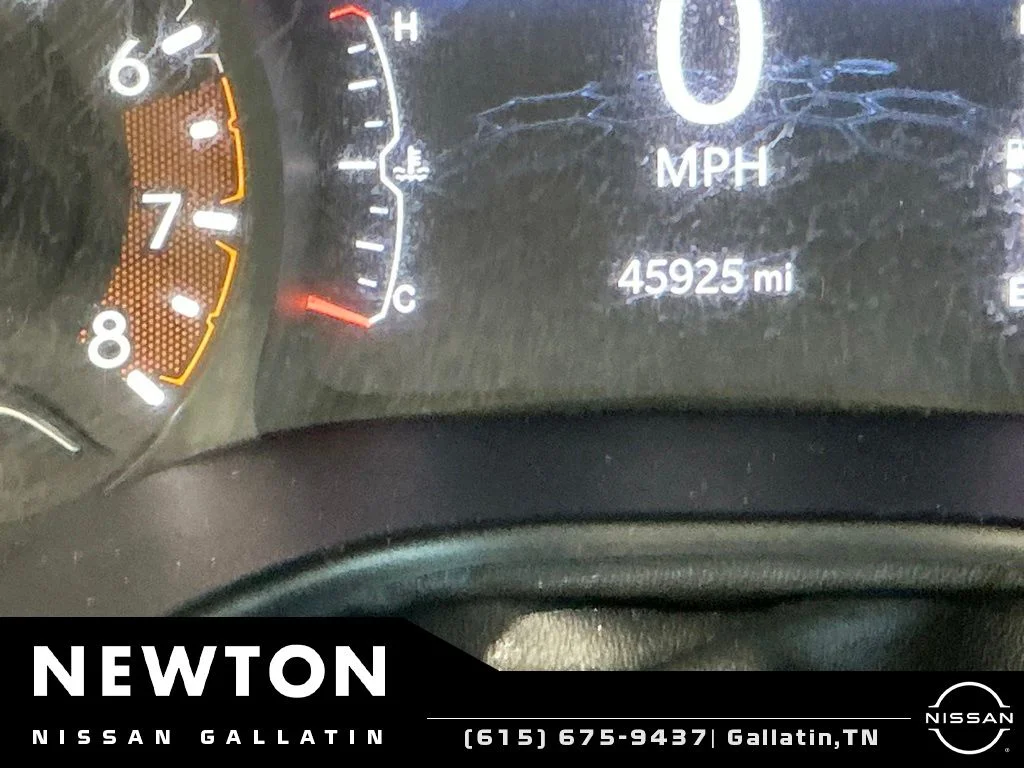 Used 2022 Bright White Clearcoat Jeep Latitude Lux image 25