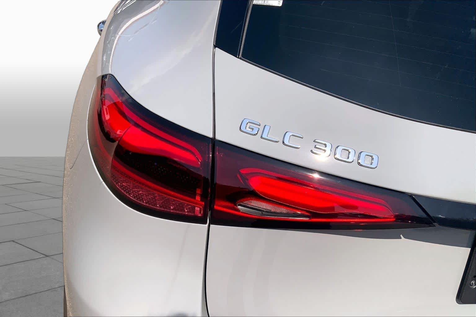 New 2026 MANUFAKTUR Alpine Grey Mercedes-Benz GLC 300 image 6
