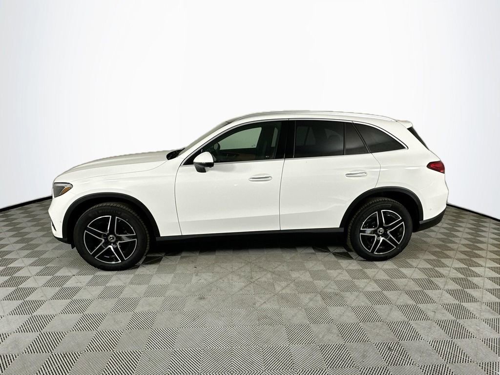 New 2026 Polar White Mercedes-Benz GLC 300 image 38
