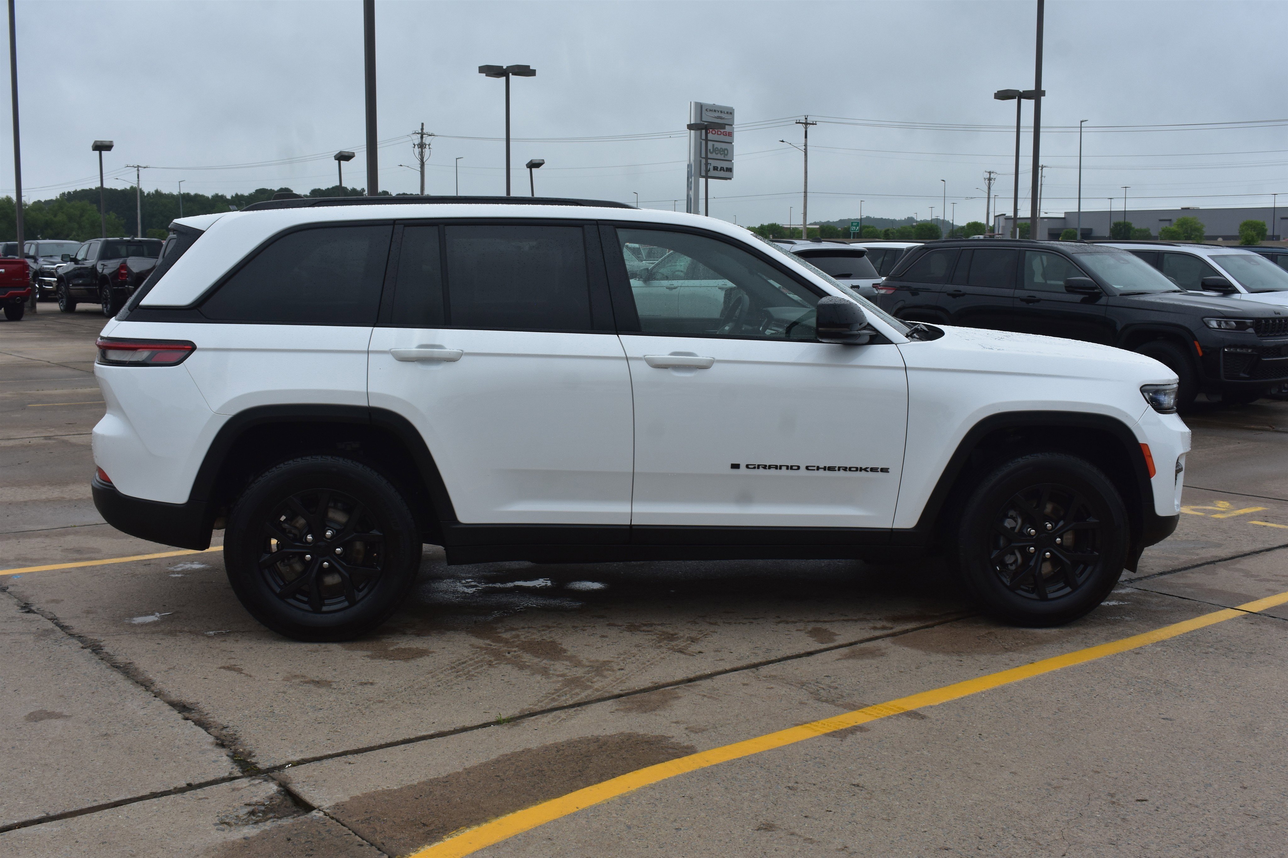 Used 2024 Bright White Clearcoat Jeep Altitude image 4