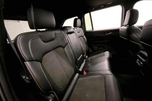 Used 2023 Diamond Black Crystal Pearlcoat Jeep Altitude X image 26