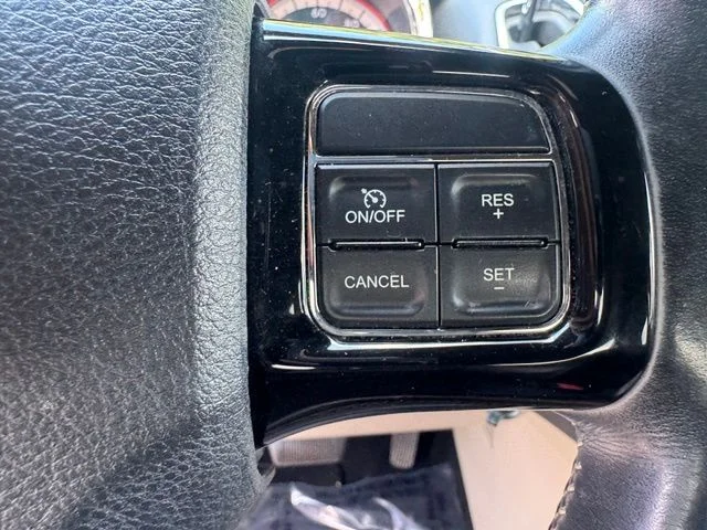 Used 2019 White Dodge SXT image 20