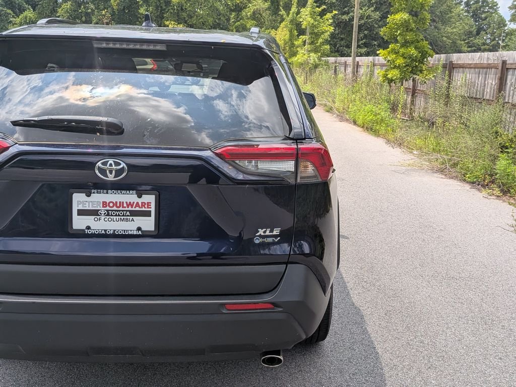 Certified Used 2025  Toyota XLE Premium image 8