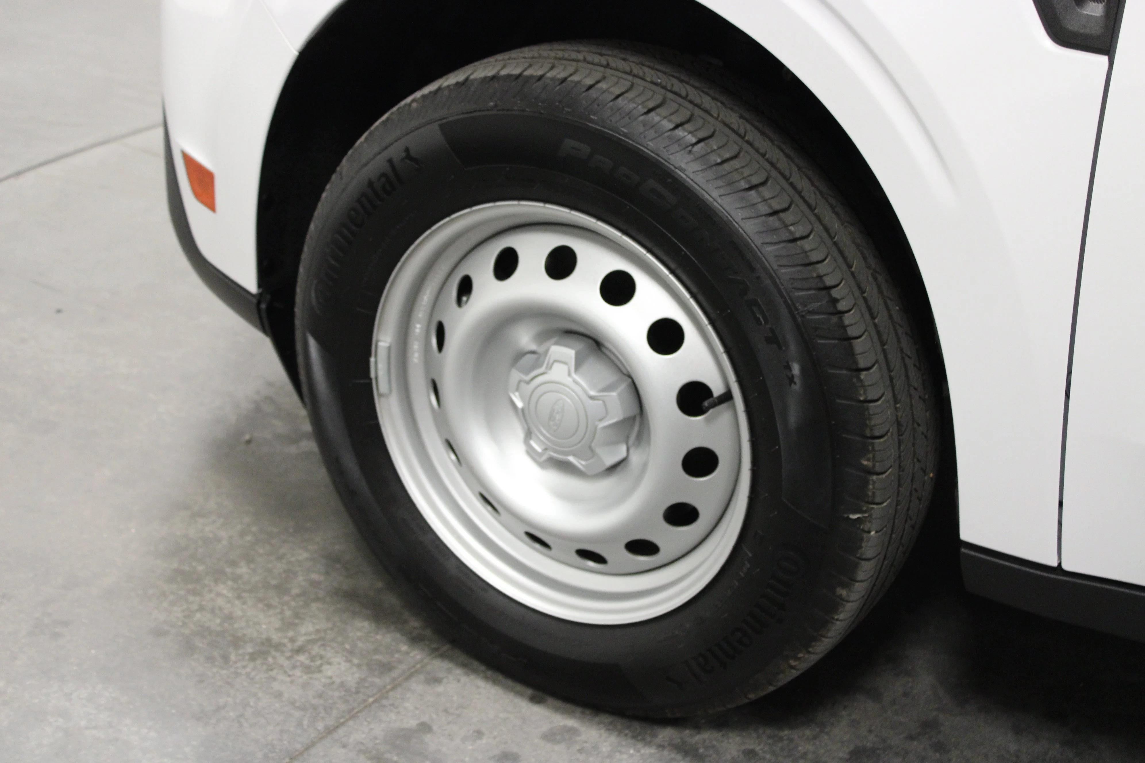 Used 2025 Oxford White Ford XL image 10