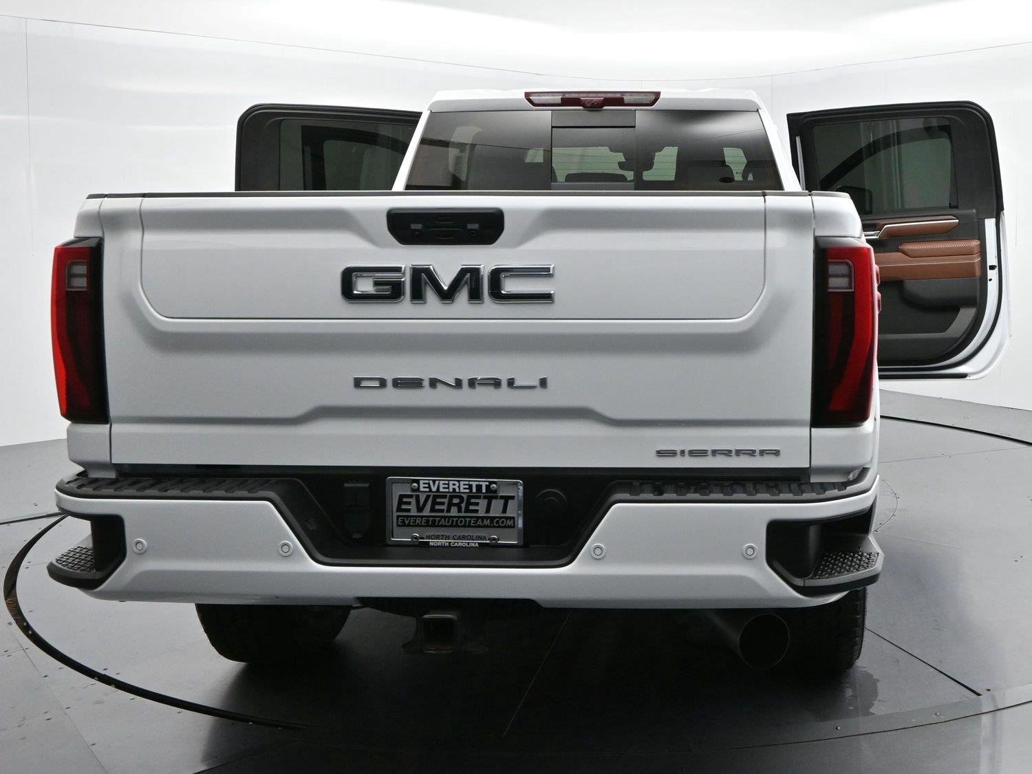 Used 2025 Summit White GMC Denali Ultimate image 42