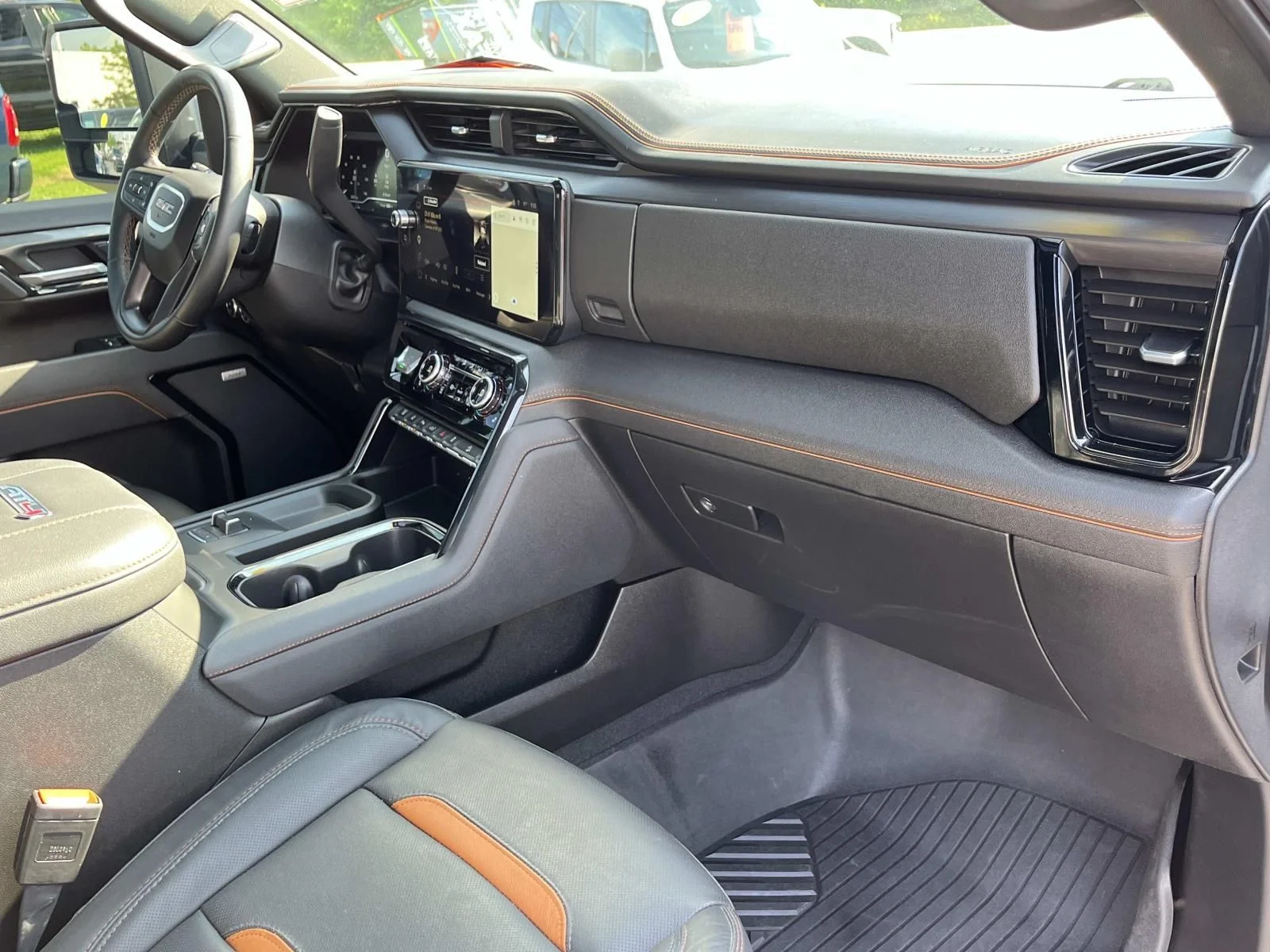 Used 2025 White GMC AT4 image 24