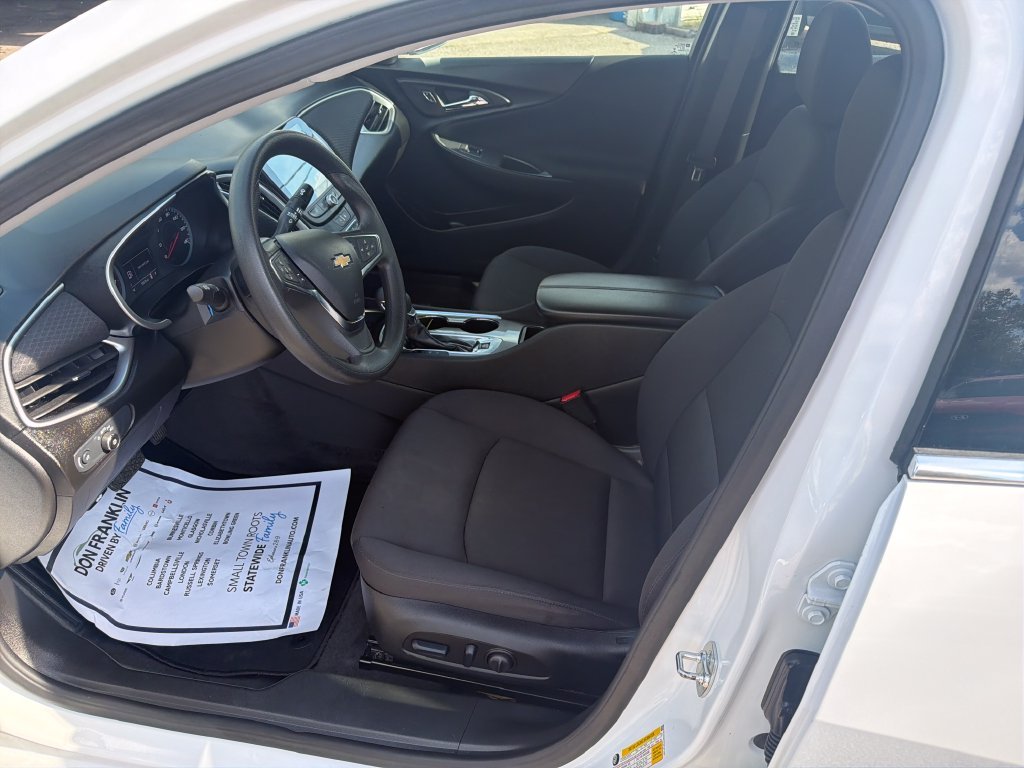Used 2025 White Chevrolet LT image 13