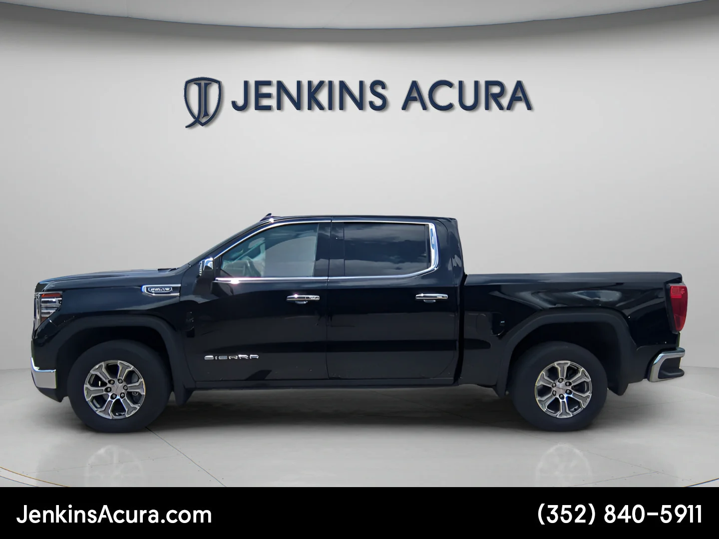 Used 2025 Onyx Black GMC SLT image 6