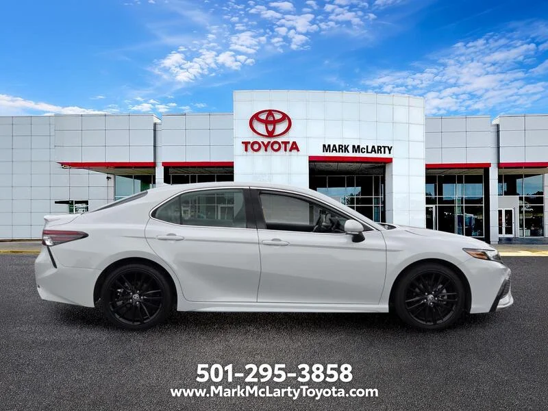 Used 2024 Ice Edge TOYOTA XSE AUTO image 6