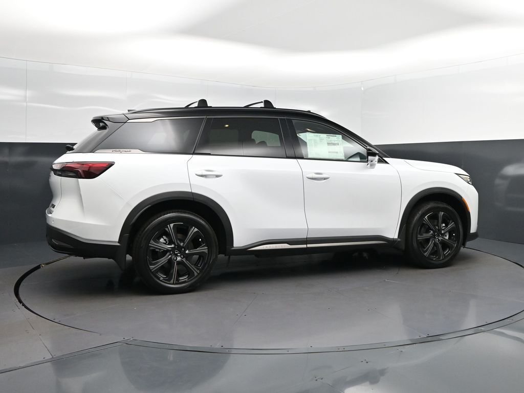 New 2027 2T RAD WHT INFINITI Autograph AWD image 8