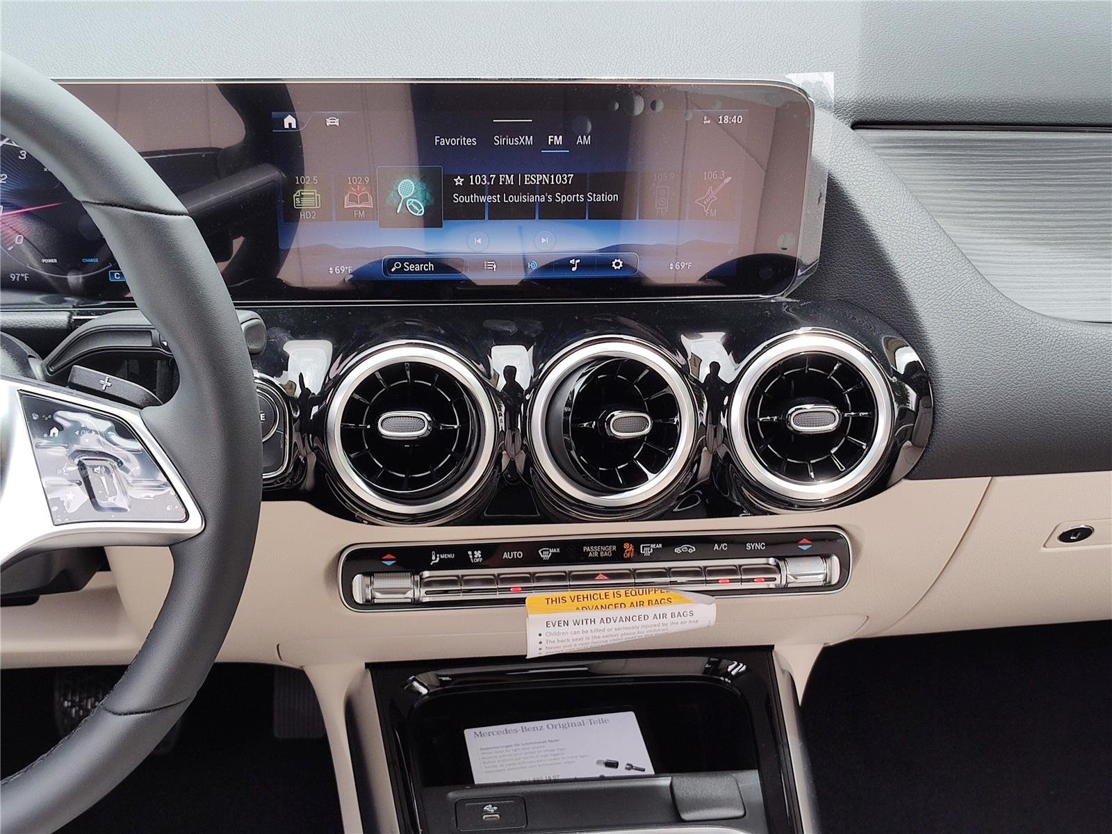 New 2026 Polar White Mercedes-Benz GLA 250 image 8