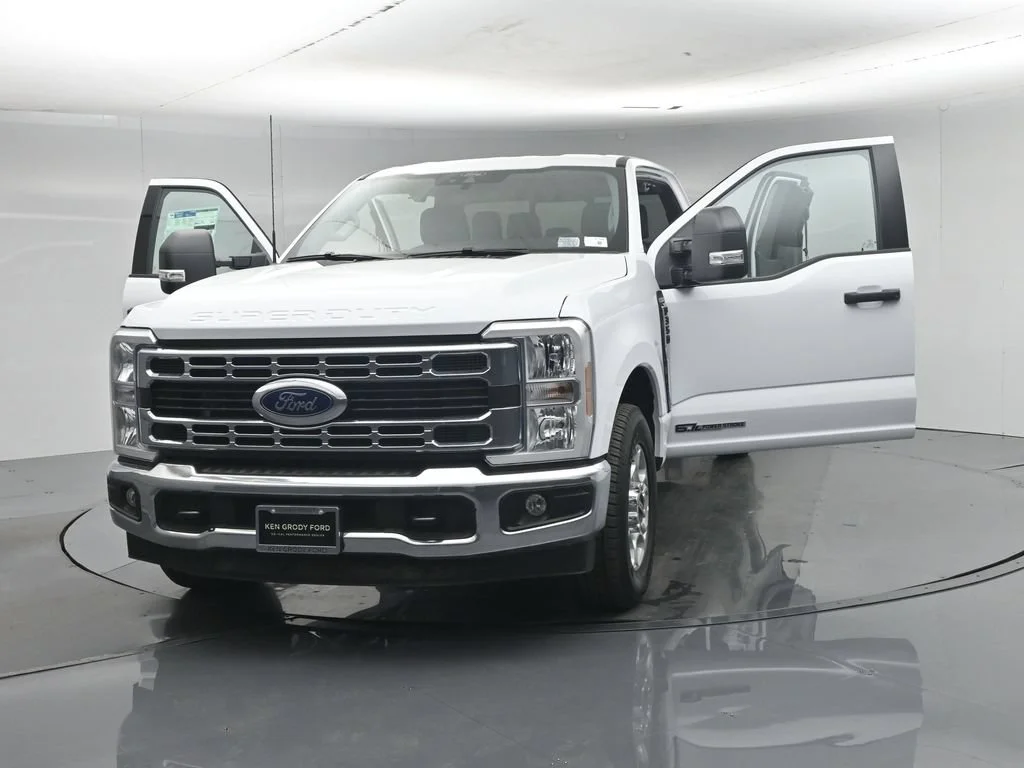New 2026 Oxford White Ford XLT image 30