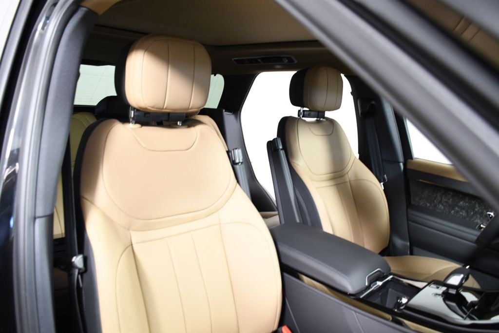 New 2026 Santorini Blk Land Rover Dynamic SE image 19