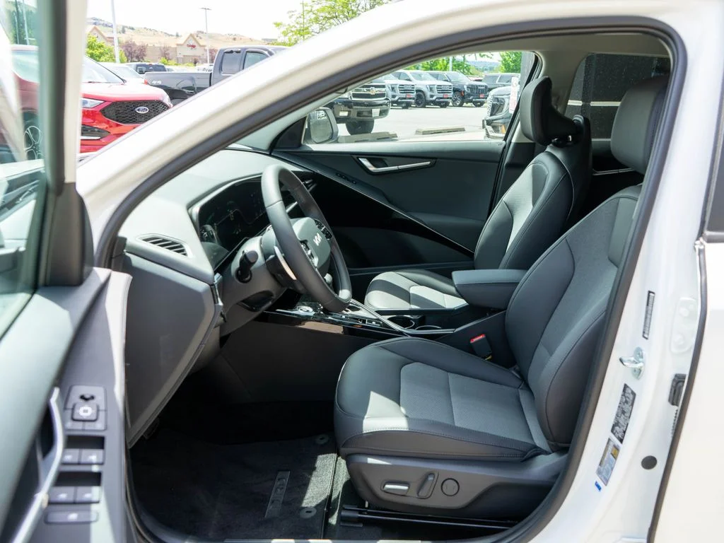 New 2026 Snow White Pearl Kia EX image 11