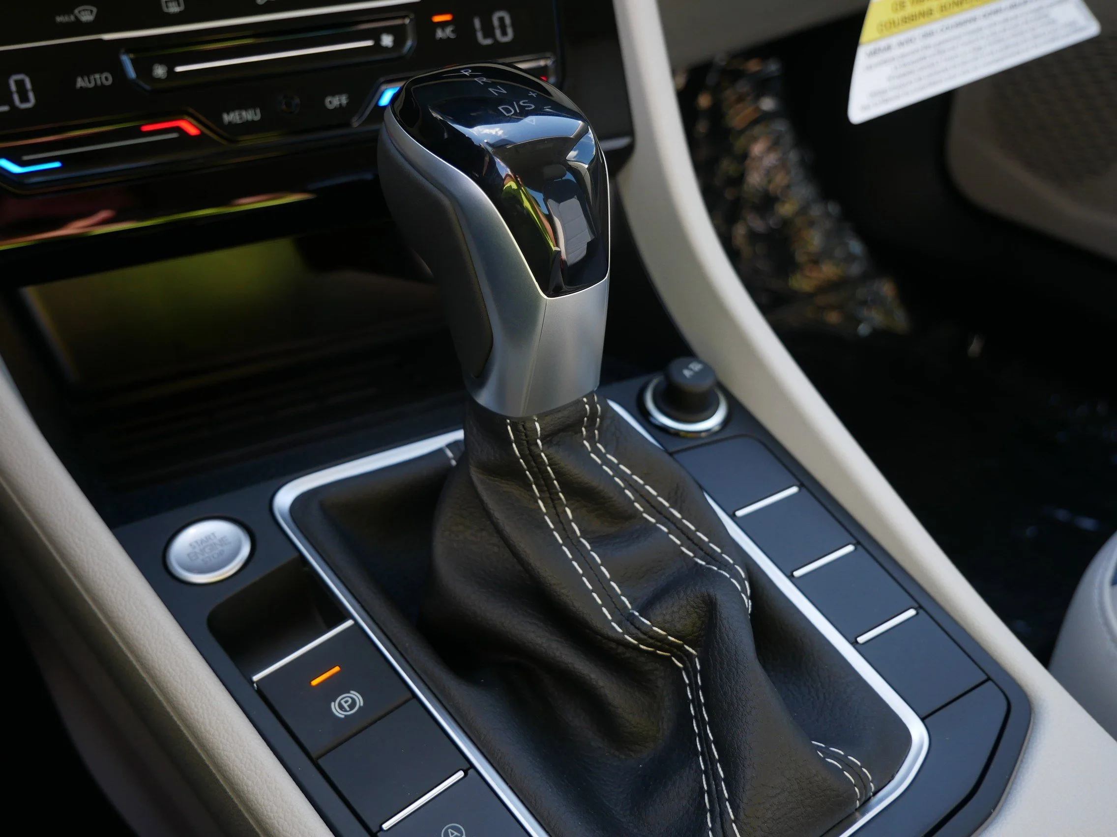 2025 Volkswagen Jetta SE - Photo 10