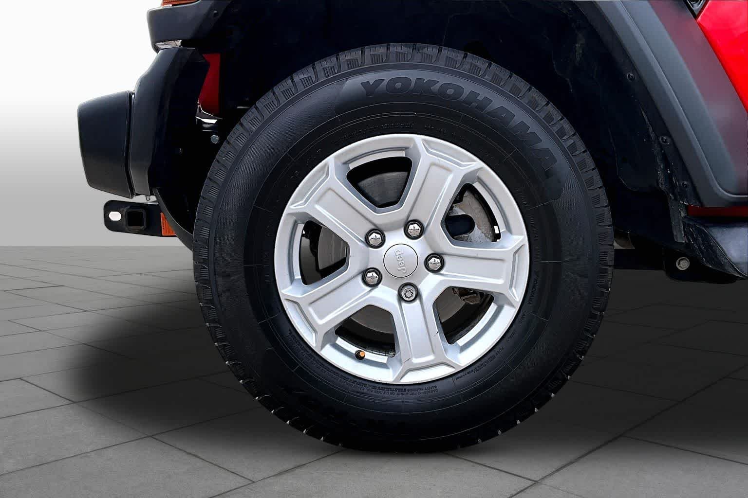 Used 2018 Firecracker Red Clearcoat Jeep Sport S image 10