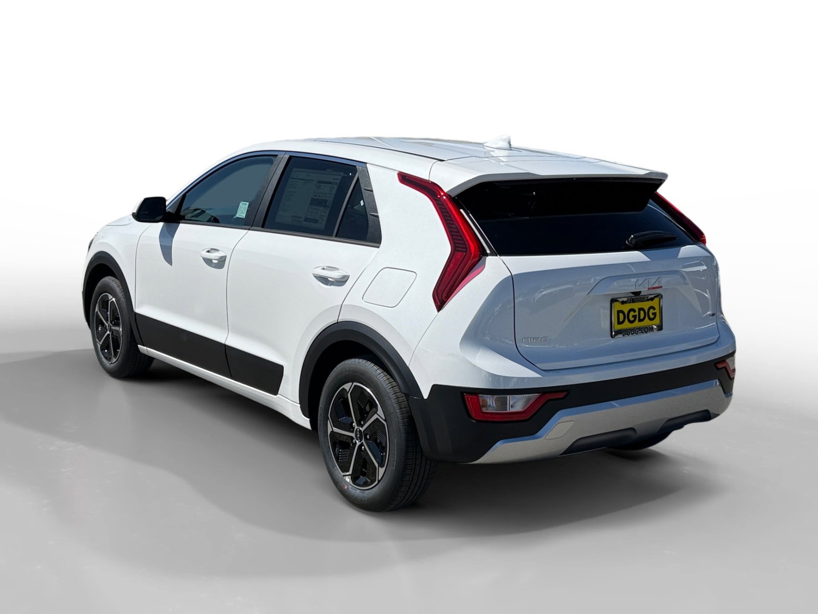New 2026 Snow White Pearl Kia LX image 3