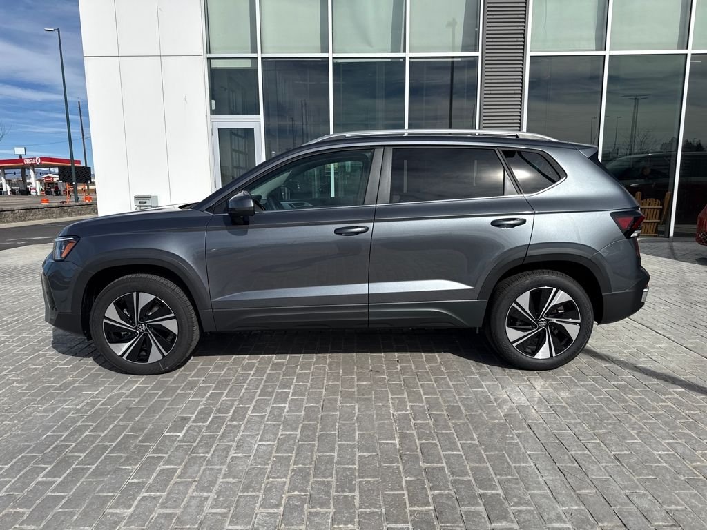 New 2026 Platinum Gray Metallic Volkswagen 1.5T SE image 2