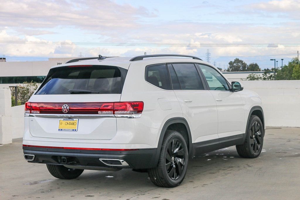 New 2026 White Volkswagen 2.0T SE w/Technology image 8