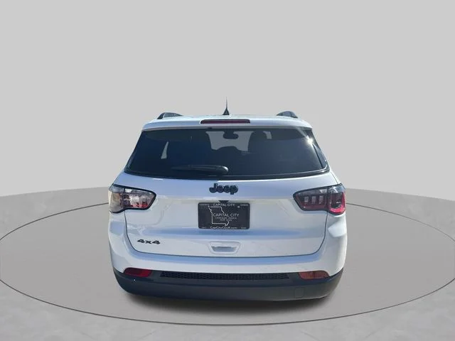 New 2026 Bright White Clear-Coat Exterior Paint Jeep Latitude image 7