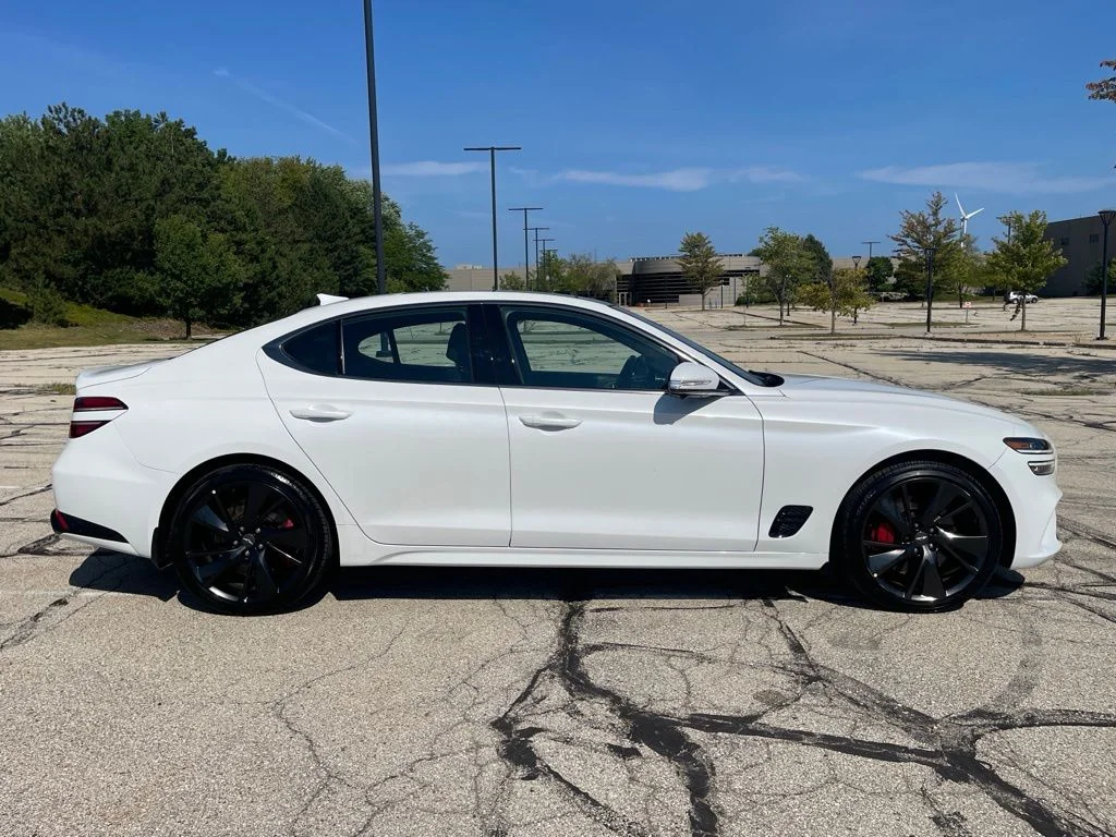 Used 2022 Uyuni White Genesis 3.3T image 6