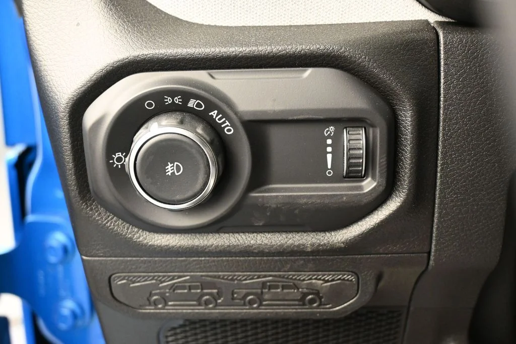 Used 2025 Hydro Blue Pearl Coat Jeep Sport S image 16
