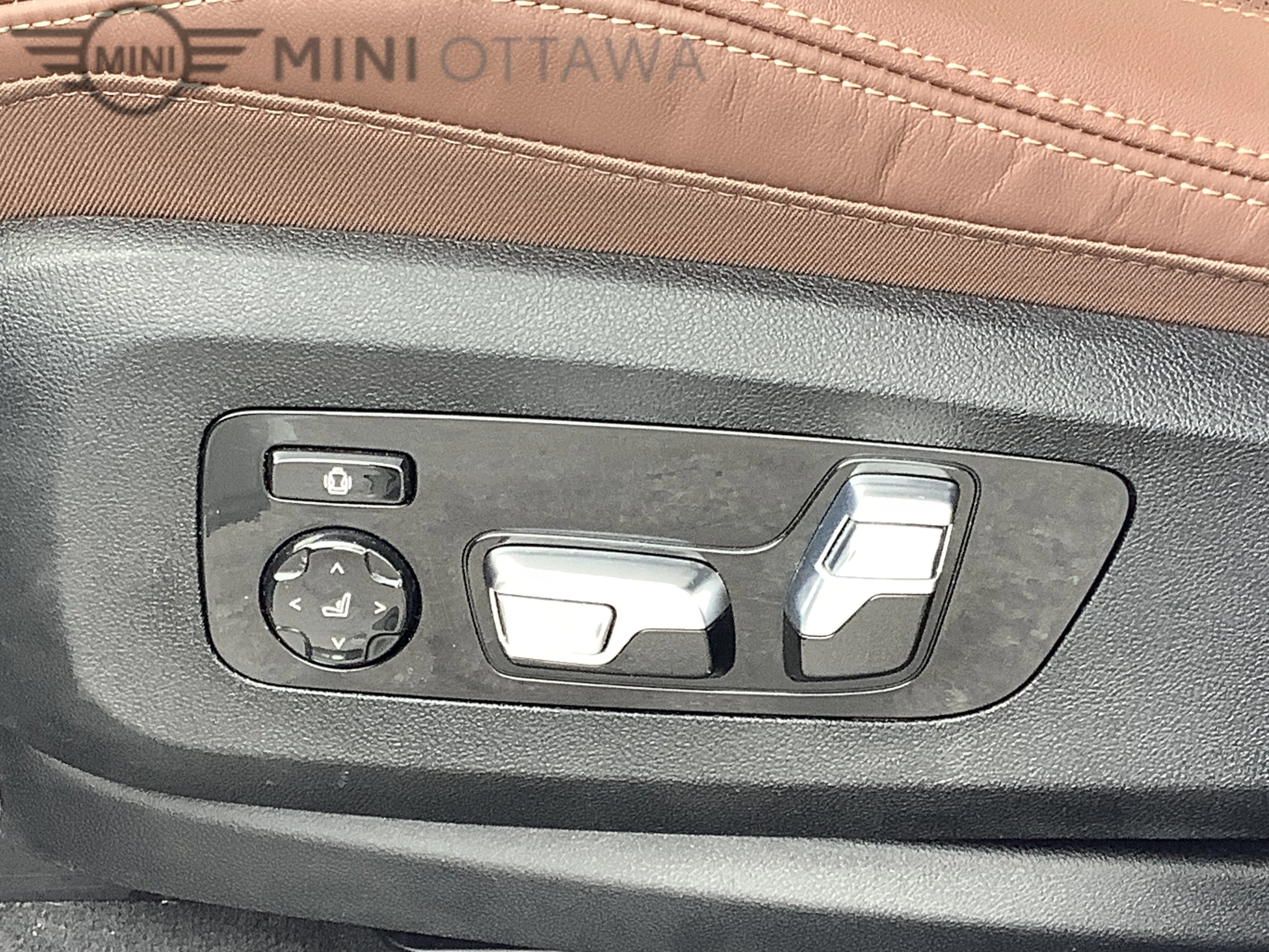 Used 2024  BMW xDrive40i image 6