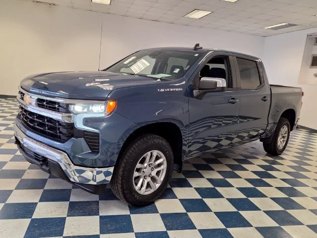 Used 2024 Lakeshore Blue Metallic Chevrolet LT (2FL) image 3