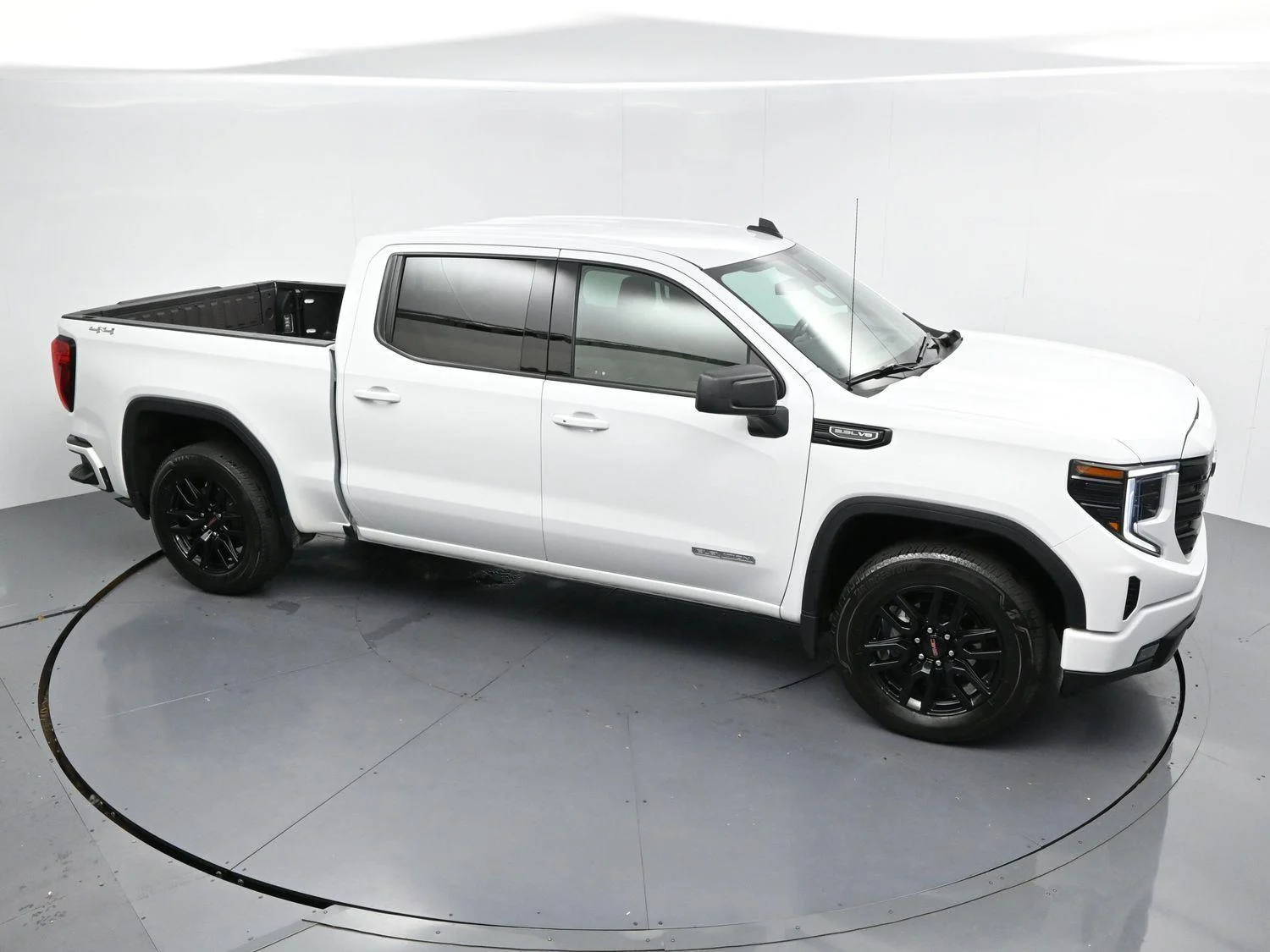 Used 2024 Summit White GMC Elevation image 35