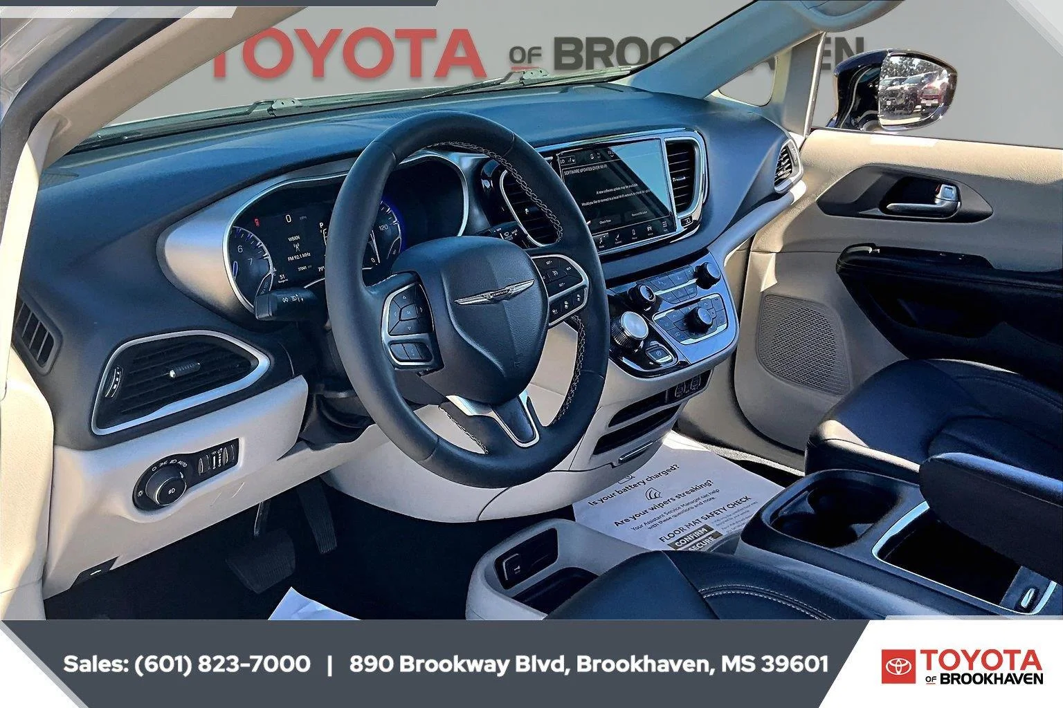 Used 2024 Silver Mist Clearcoat Chrysler Touring L image 12