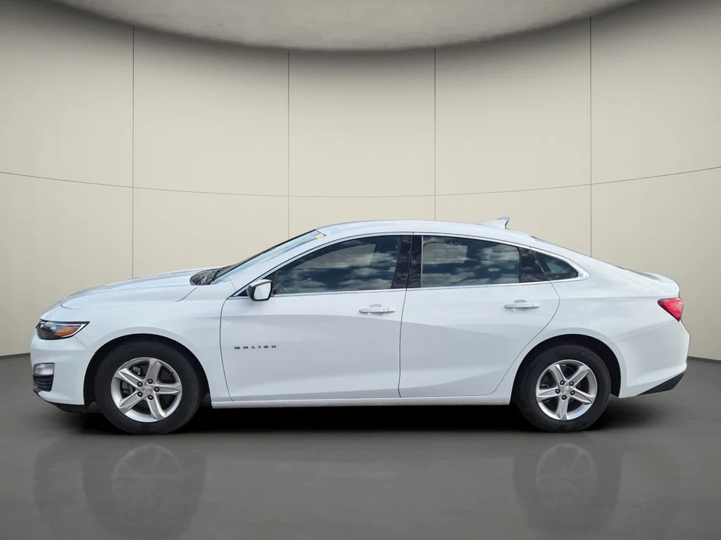 Used 2024 White Chevrolet LT image 4