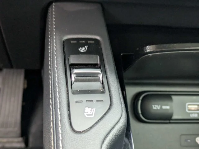 Used 2022 Black Kia EX image 26