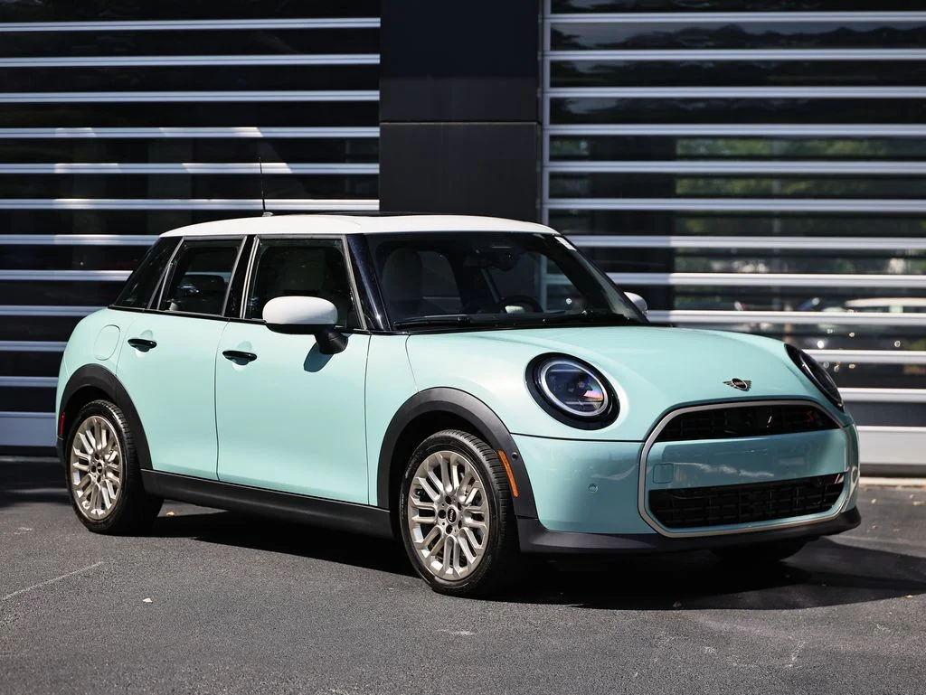 Used 2026 Ocean Wave Green Met MINI Signature Plus image 1