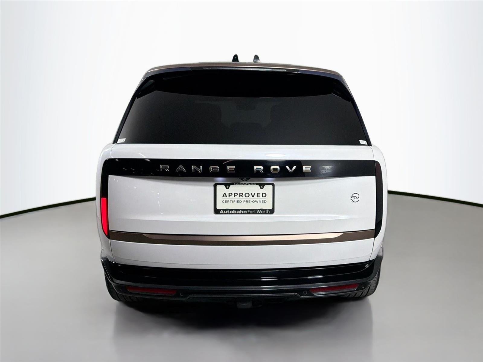 Certified Used 2022 Icy White Gloss Land Rover SV LONG WHEELBASE image 6