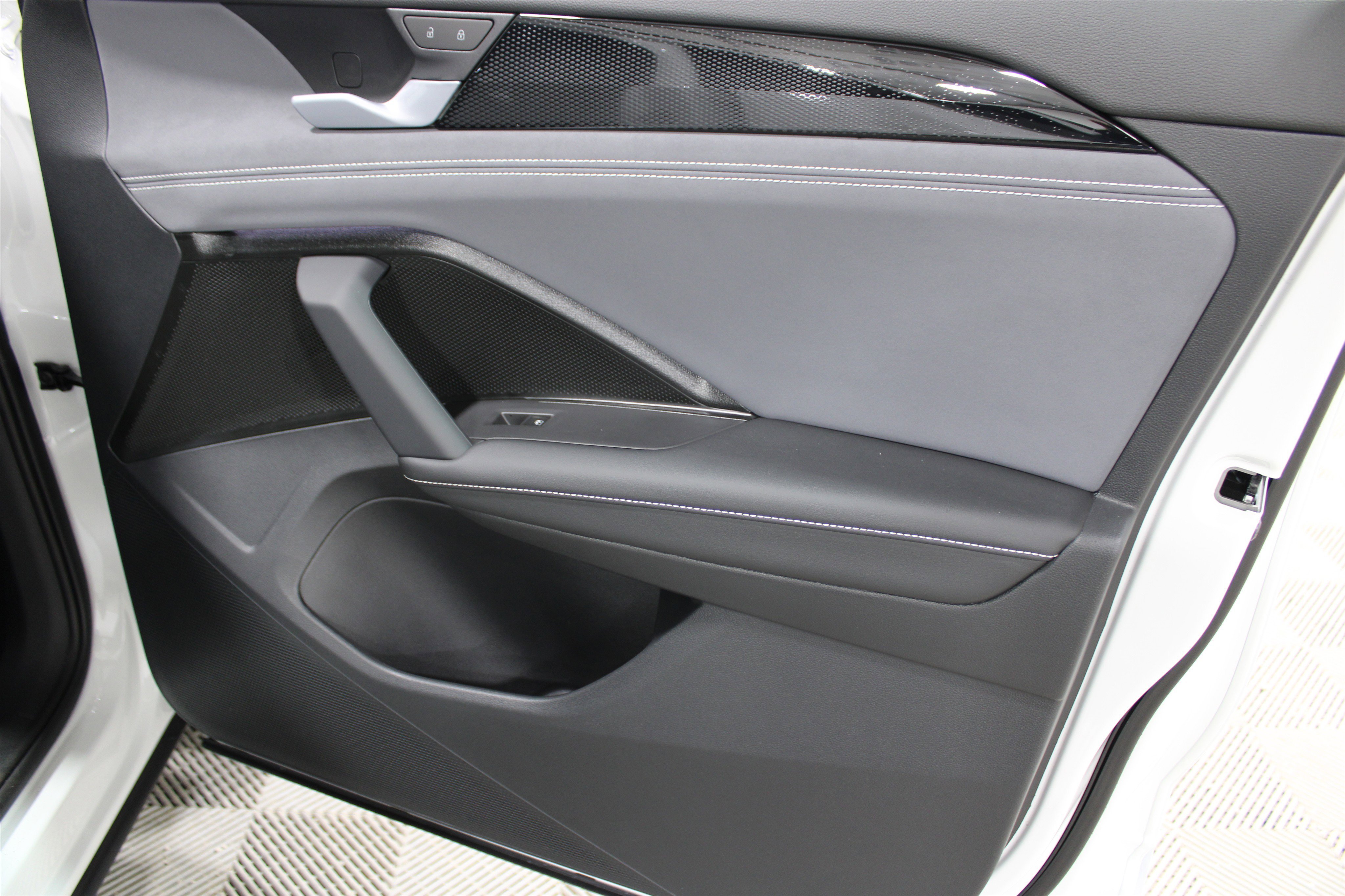 New 2026 Opal White Pearl Volkswagen SE R-Line Black image 24