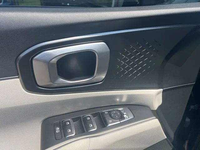 Used 2022 Black Kia EX image 21