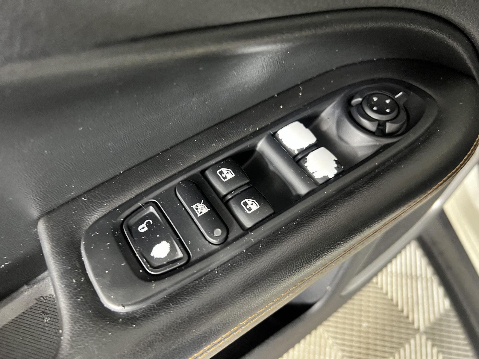 Used 2019 Pearl White Tri-Coat Jeep Limited image 12