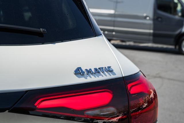 New 2026 Polar White Mercedes-Benz GLC 300 image 8