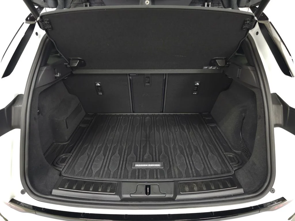 Certified Used 2024 White Land Rover Dynamic image 5