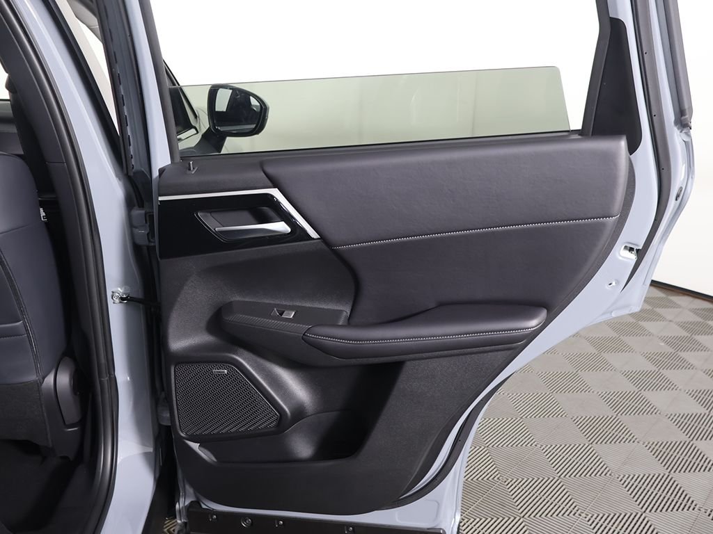 New 2026 Gray Mitsubishi SE image 25