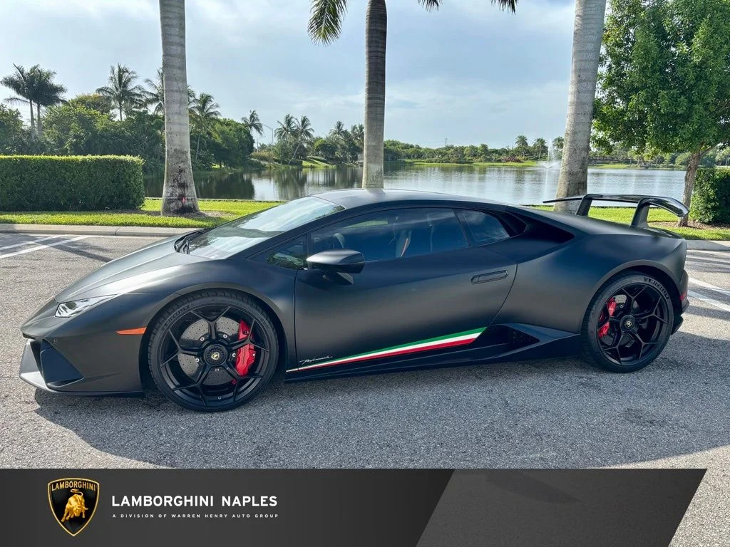 Used 2018 Nero Noctis Lamborghini Performante image 1