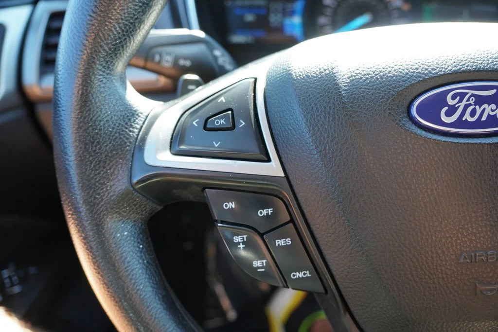 Used 2020 Blue Ford SE image 29