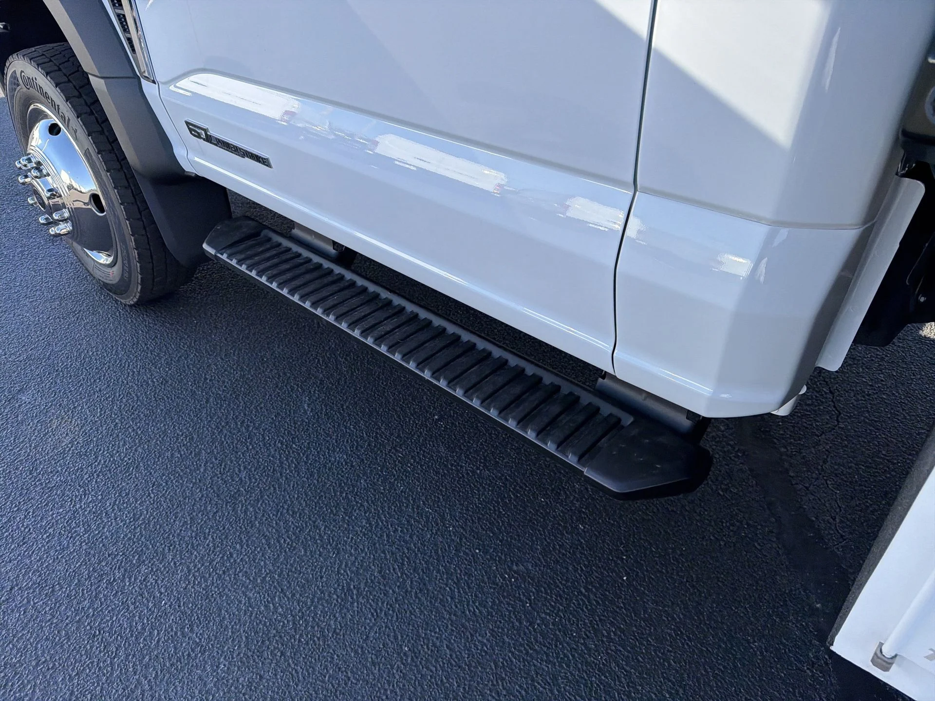 New 2025 Oxford White Ford F-450® XL image 31